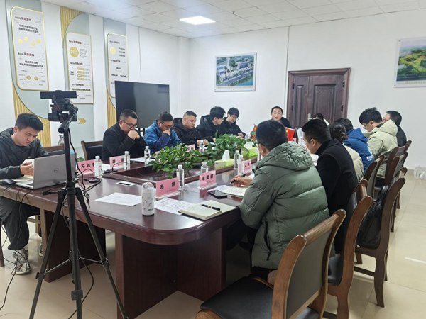 “村村旺”召開2025年大春種植啟動會議?！按宕逋惫﹫D