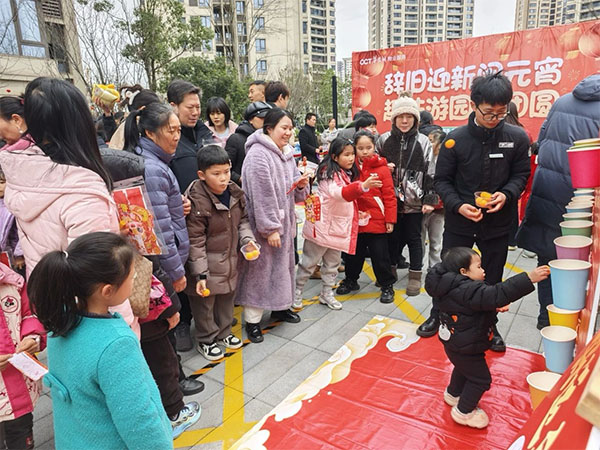 業主參加活動。華僑城物業重慶分公司供圖