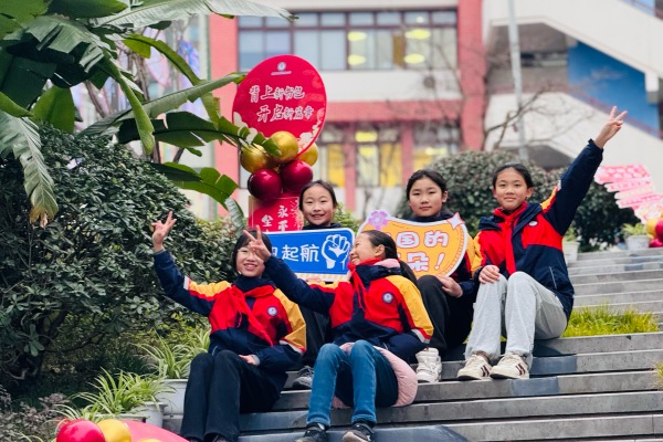 學生們合影留念。重慶市合川巴蜀小學供圖