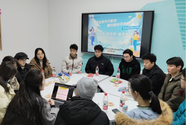 為學生提供集中就業指導。西南大學供圖