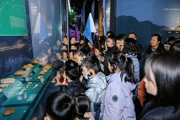 “螞蟻找書”懷舊書集帶青少年探索三峽文明。重慶出版社供圖