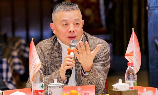 物流園商會會長邱紅陽發言。沙坪壩區國際物流樞紐園商會供圖