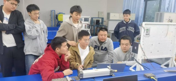 產業學院實踐。重慶科技大學機械與智能制造學院供圖