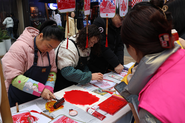 東原社區版畫拓印。大石壩街道供圖