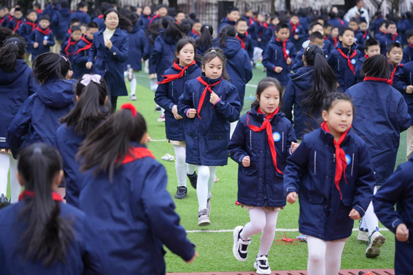 奔跑跳躍中收獲成長。金山學校教育集團供圖