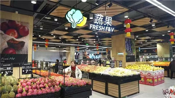 顧客正在選購商品。永輝超市供圖