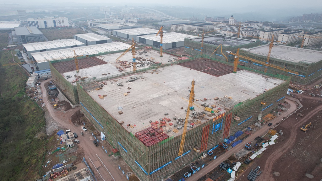 重慶龍興智能制造基地一期主體結構封頂。項目部供圖