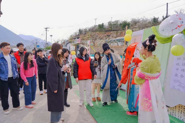 青年聯誼活動現場。黃環攝