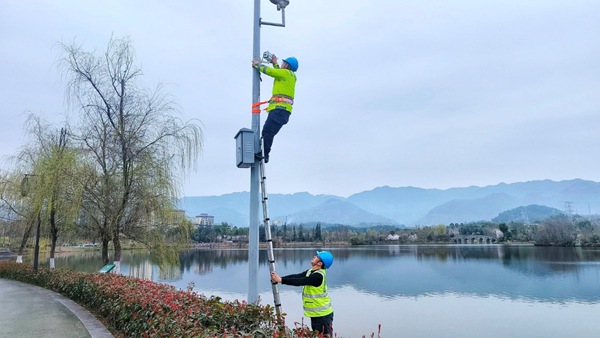 設備安裝現場。重慶移動供圖