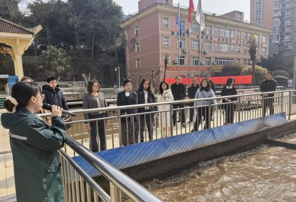 市民代表參觀污水處理廠。豐都縣住建委供圖