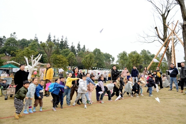 活動現場市民盡享春日樂趣。渝北區文化旅游委供圖