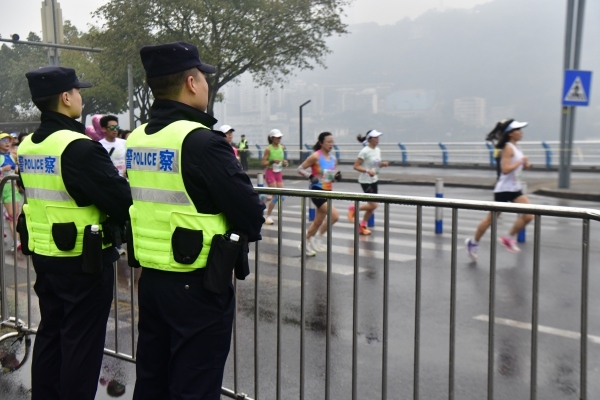 江北公安護航賽事安全有序進行。江北區委宣傳部供圖
