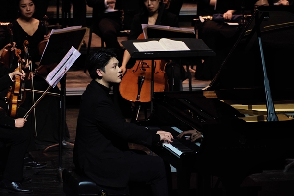 方演與重慶交響樂團合作演出。重慶交響樂團供圖