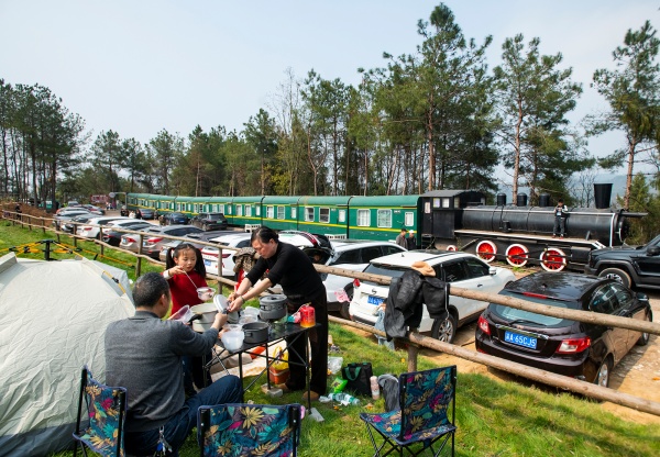 開往春天的“火車”。冉孟軍攝