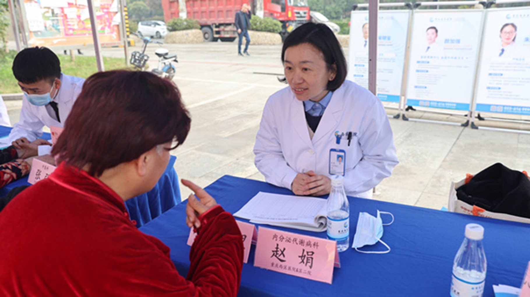 義診活動。重慶西區醫院供圖