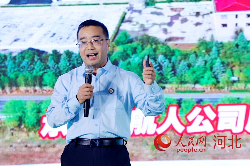 承德宇航人高山植物應用技術有限責任公司總經理姜建森作分享。人民網記者 周博攝