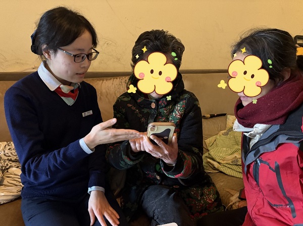 主動上門為客戶服務。浦發銀行重慶分行供圖