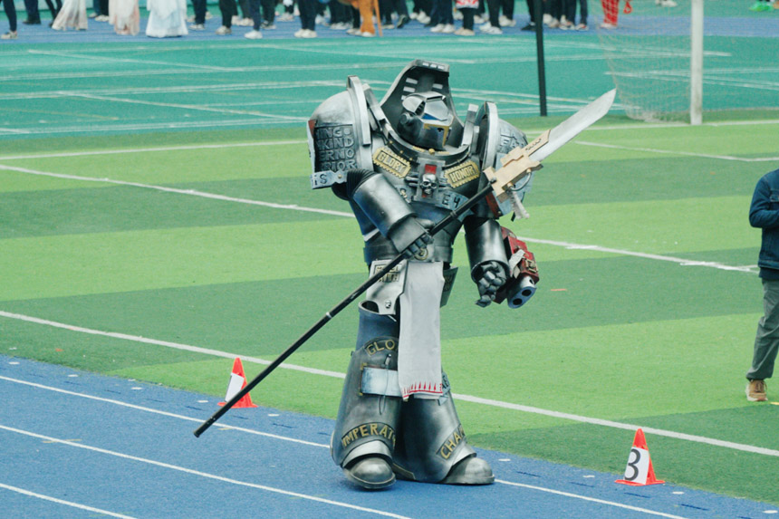 “元宇宙機甲”現身。育才中學供圖