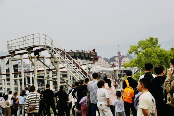 游客在景區游玩。楊孝永攝