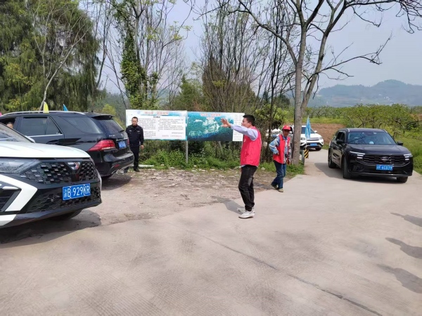 秩序引導志愿服務。五橋街道供圖