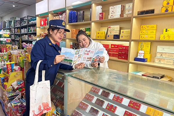 進行消防安全知識宣傳。重慶市涪陵區消防救援局供圖