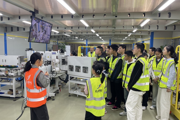 親子研學活動現場。巴南團區委供圖