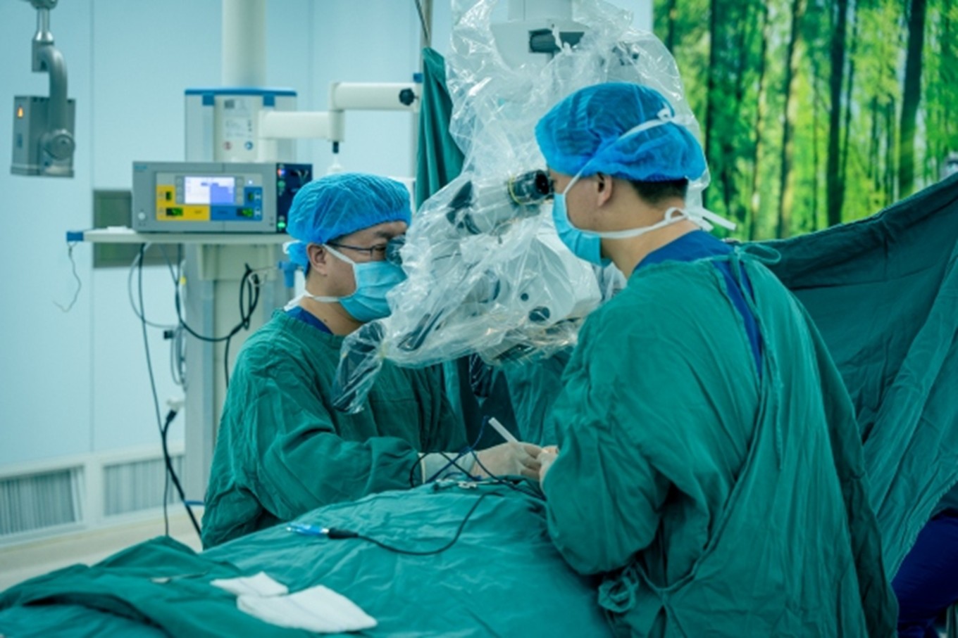 手術中。重慶松山醫院供圖