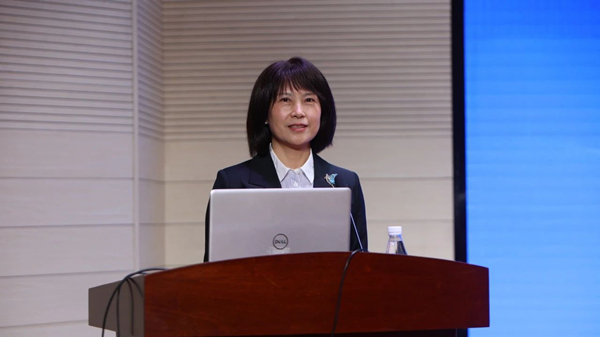 郝萍上臺發言。重慶西區醫院供圖