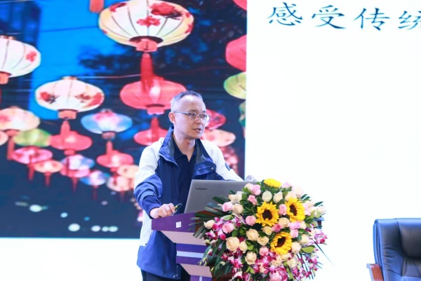 成都市第二十中學校物理教師康翼虎作交流分享。張源攝