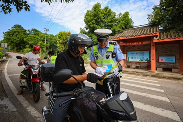 交巡警開展道路交通安全集中專項整治。巴南交巡警供圖
