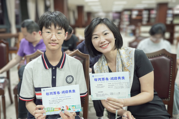 親子共讀。西南大學附中供圖