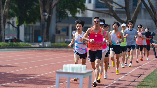 校友代表隊比賽現場。重慶理工大學供圖