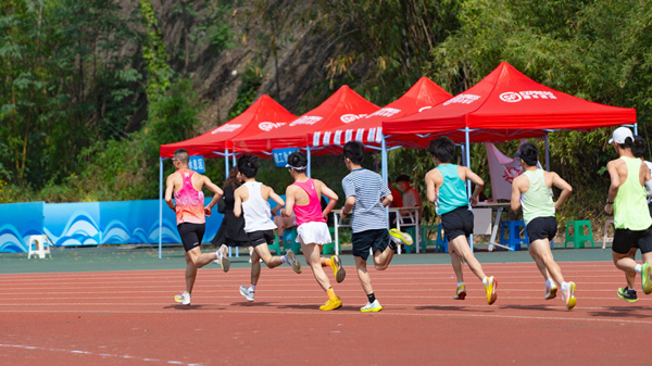 校友代表隊比賽現場。重慶理工大學供圖