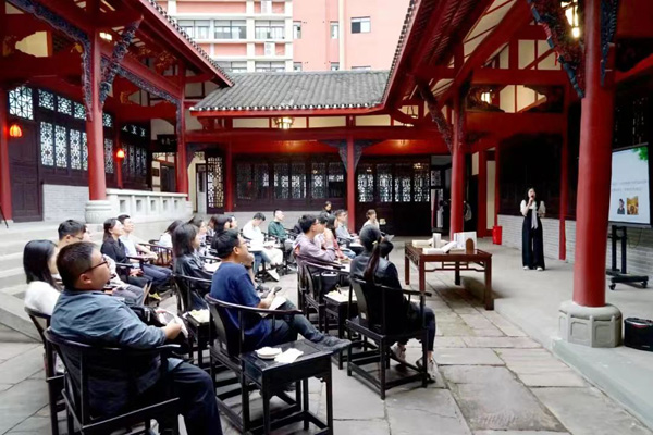 書院沙龍讀書交流。重慶一中供圖