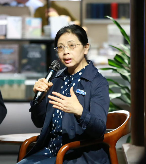 陳卉麗作分享。張源攝