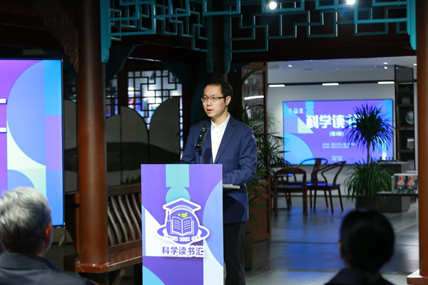 重慶大學黨委常委、副校長李劍致辭。張源攝