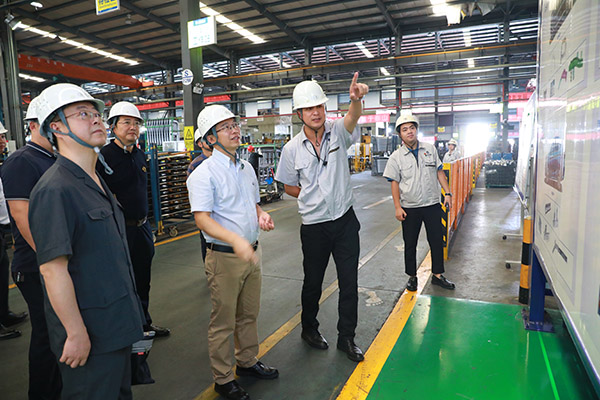 干警前往企業調查了解企業法治需求。開州區人民法院供圖