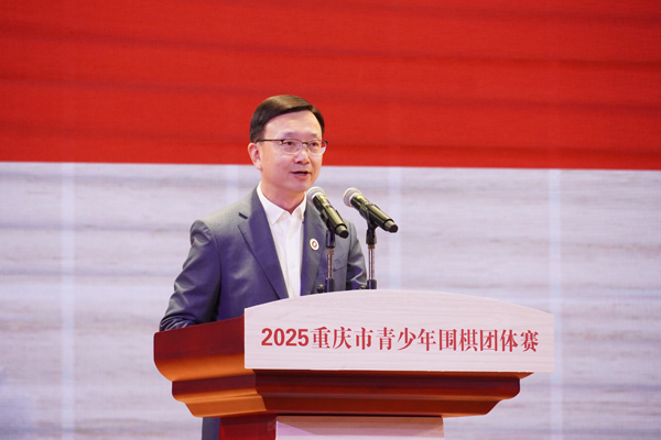 毛明山致辭。重慶一中供圖