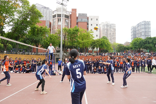 排球賽對決。重慶一中供圖