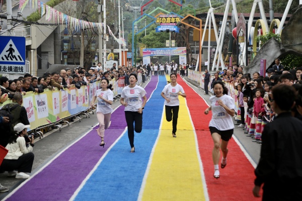 高跟鞋彩色跑活動現場。景區供圖