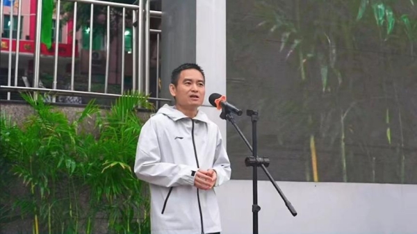 該校黨委書記張攀宣布運動會開幕。校方供圖