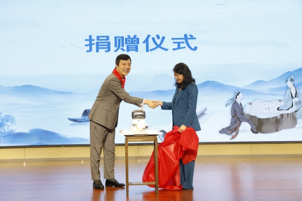 捐贈儀式。代娟攝