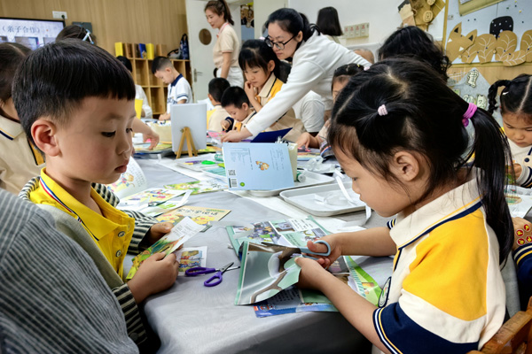 自制圖書。袁杰攝