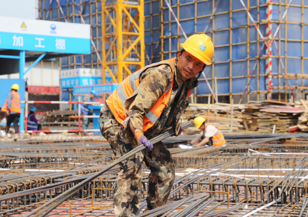 龍興安置房三期項目施工現場。中建六局供圖