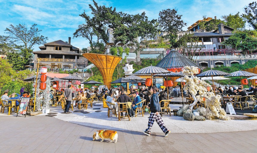 重慶開埠遺址公園形成獨具山城地域特色、人文歷史、浪漫夜景和新潮消費場景的城市慢享公園街區。受訪者供圖