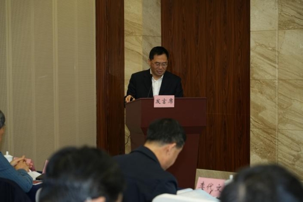 重慶市教師教育學會常務副會長鄔躍作專題報告。王鑫攝