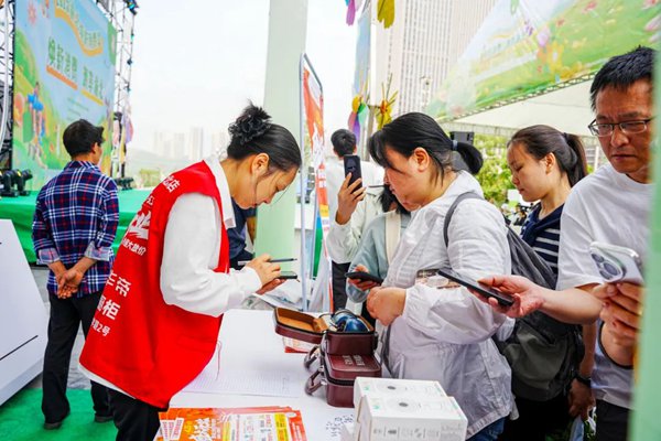 市民熱情參與2025渝北煥新消費季活動。渝北區商務委員會供圖