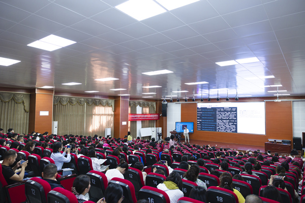 原魯東大學外國語學院副院長、教師教育學院院長蘇勇作專題講座。主辦方供圖