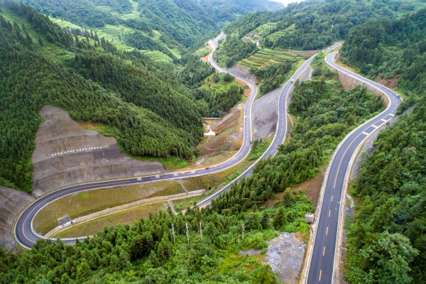 泔溪到車田的公路。酉陽縣委宣傳部供圖