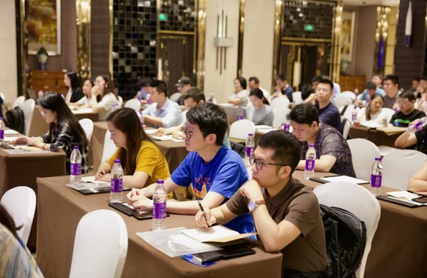 學員們認真聽課。主辦方供圖